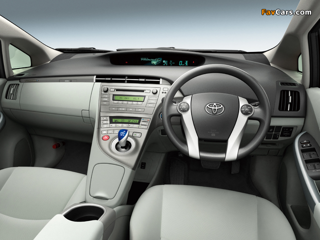 Pictures of Toyota Prius PHV S (ZVW35) 2011 (640 x 480)