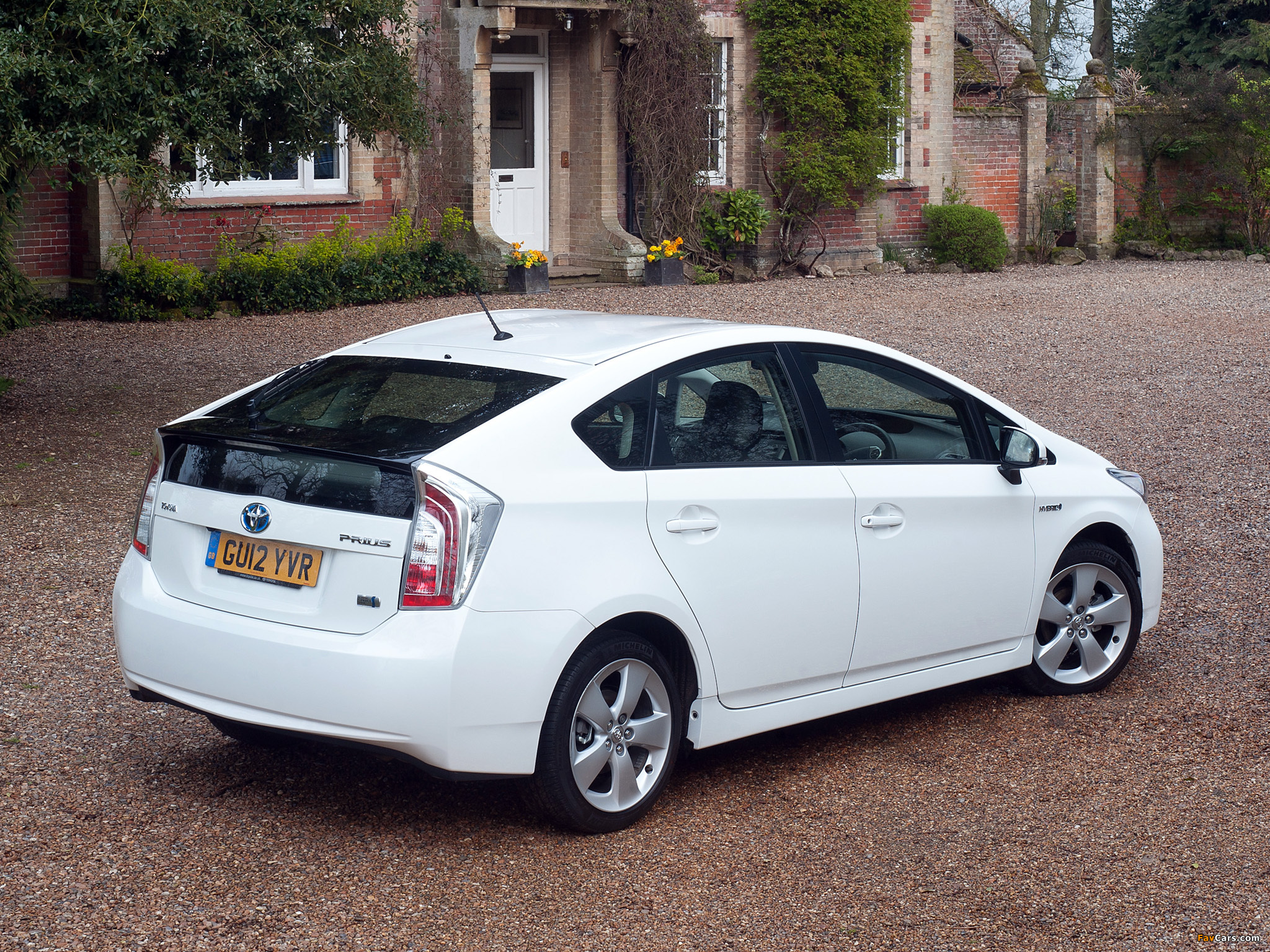 Pictures of Toyota Prius UK-spec (ZVW30) 2012 (2048 x 1536)