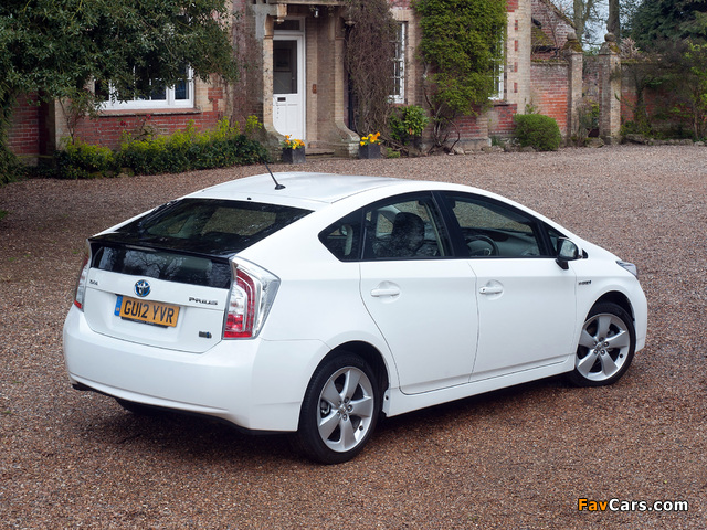 Pictures of Toyota Prius UK-spec (ZVW30) 2012 (640 x 480)