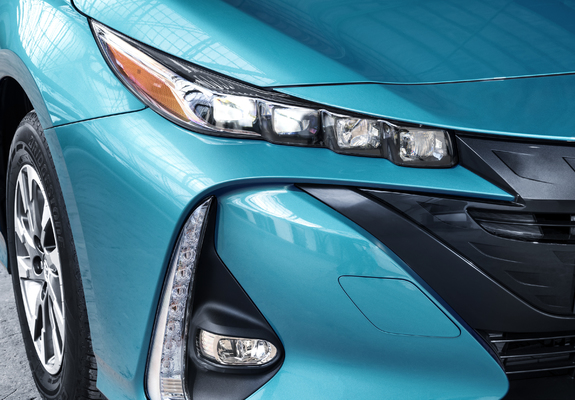 Pictures of Toyota Prius Plug-in Hybrid 2016