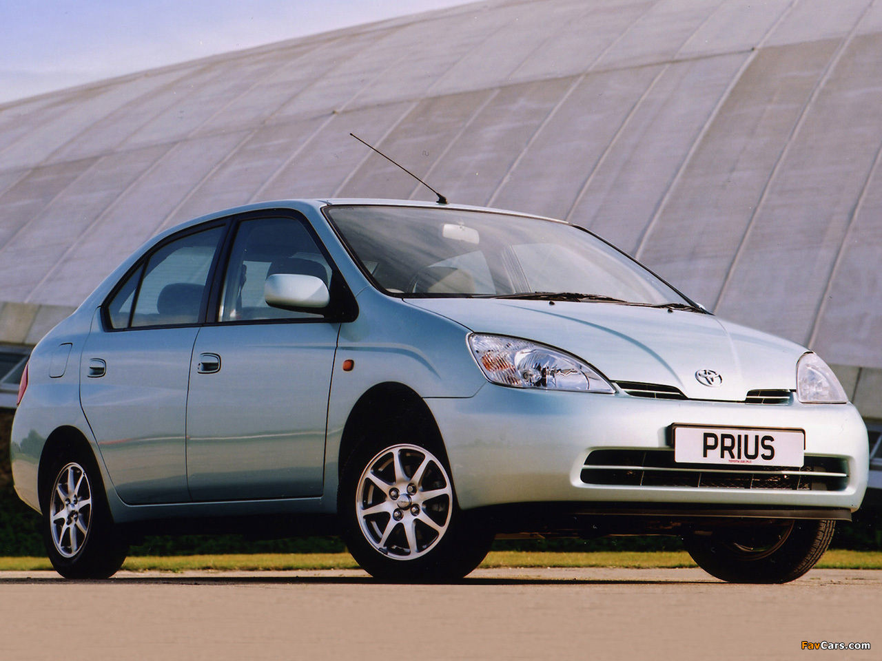 Toyota Prius UK-spec (NHW11) 2000–03 images (1280 x 960)