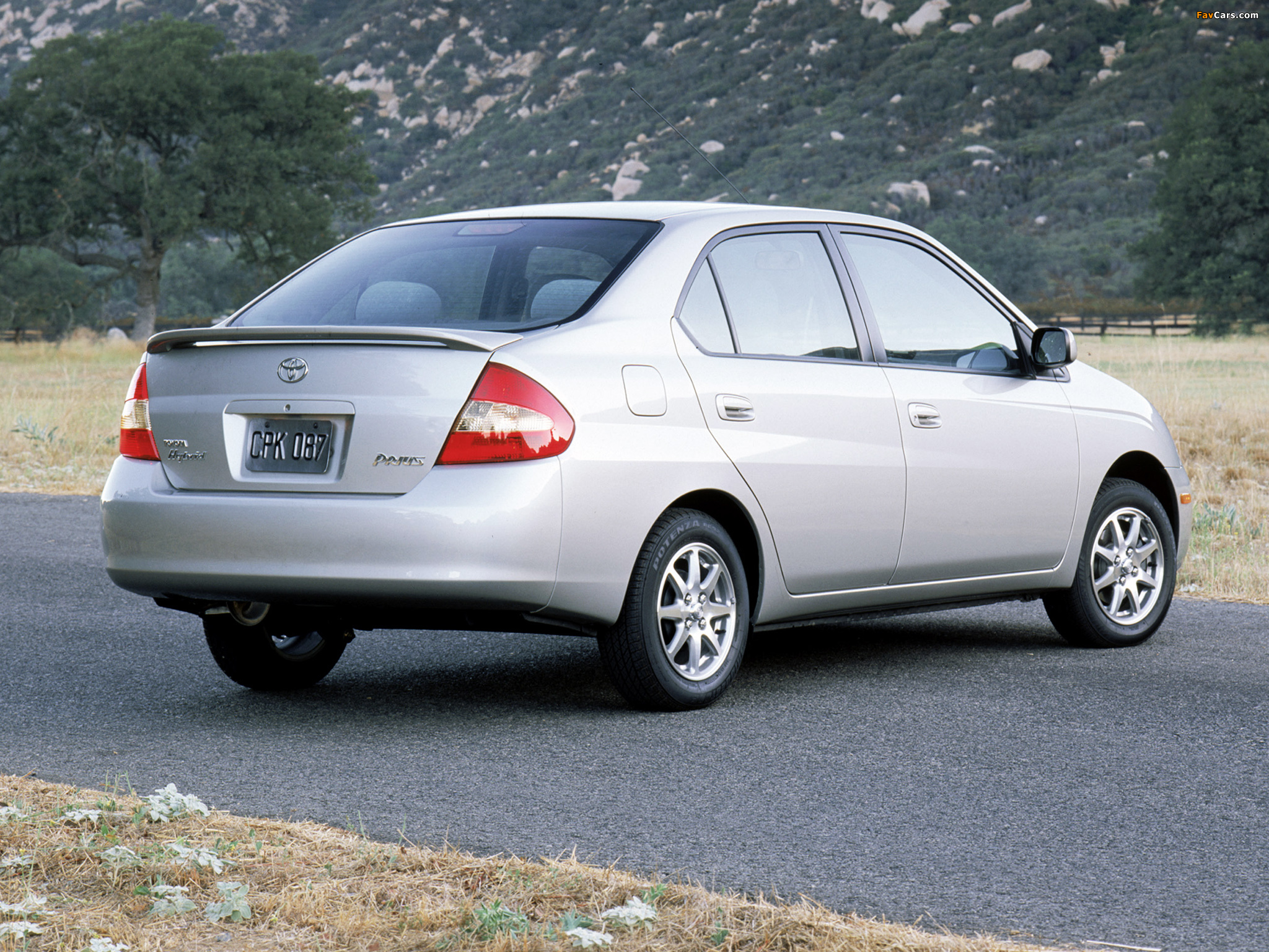 Toyota Prius US-spec (NHW11) 2000–03 pictures (2048 x 1536)