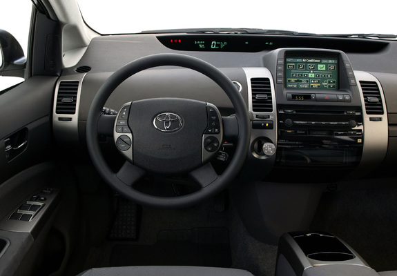 Toyota Prius (NHW20) 2003–09 photos