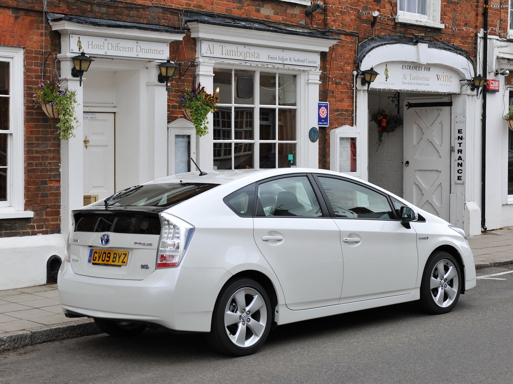 Toyota Prius UK-spec (ZVW30) 2009–11 photos (2048 x 1536)