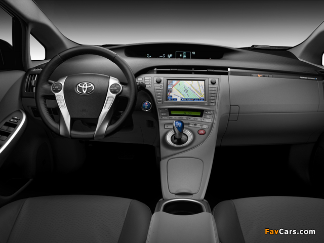 Toyota Prius Plug-In Hybrid (ZVW35) 2011 images (640 x 480)