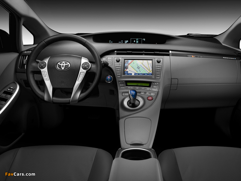 Toyota Prius Plug-In Hybrid (ZVW35) 2011 images (800 x 600)