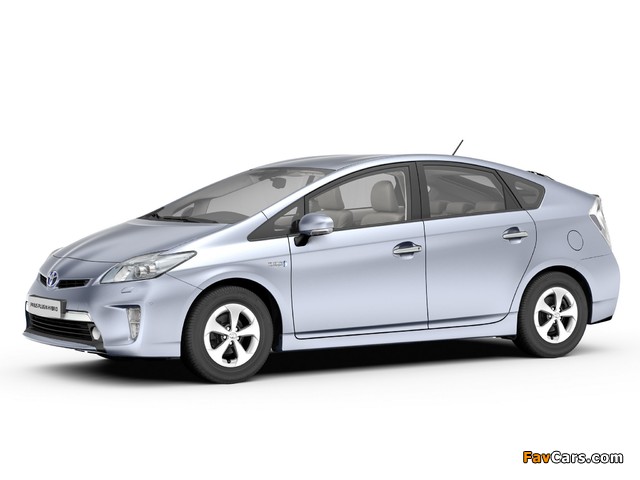 Toyota Prius Plug-In Hybrid (ZVW35) 2011 pictures (640 x 480)