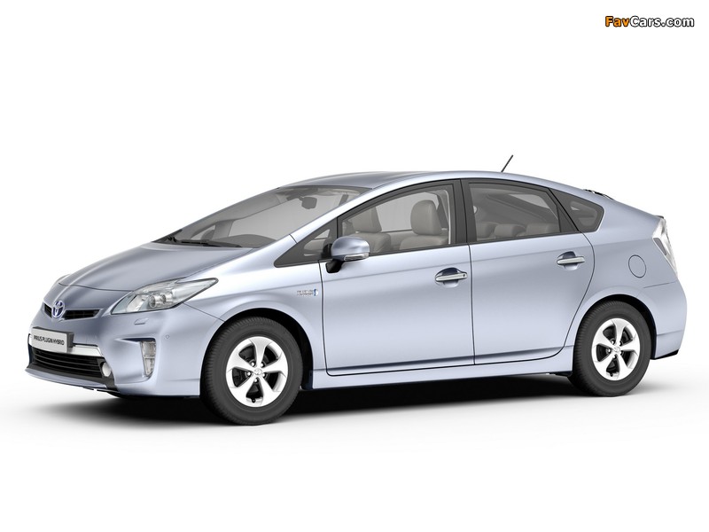 Toyota Prius Plug-In Hybrid (ZVW35) 2011 pictures (800 x 600)