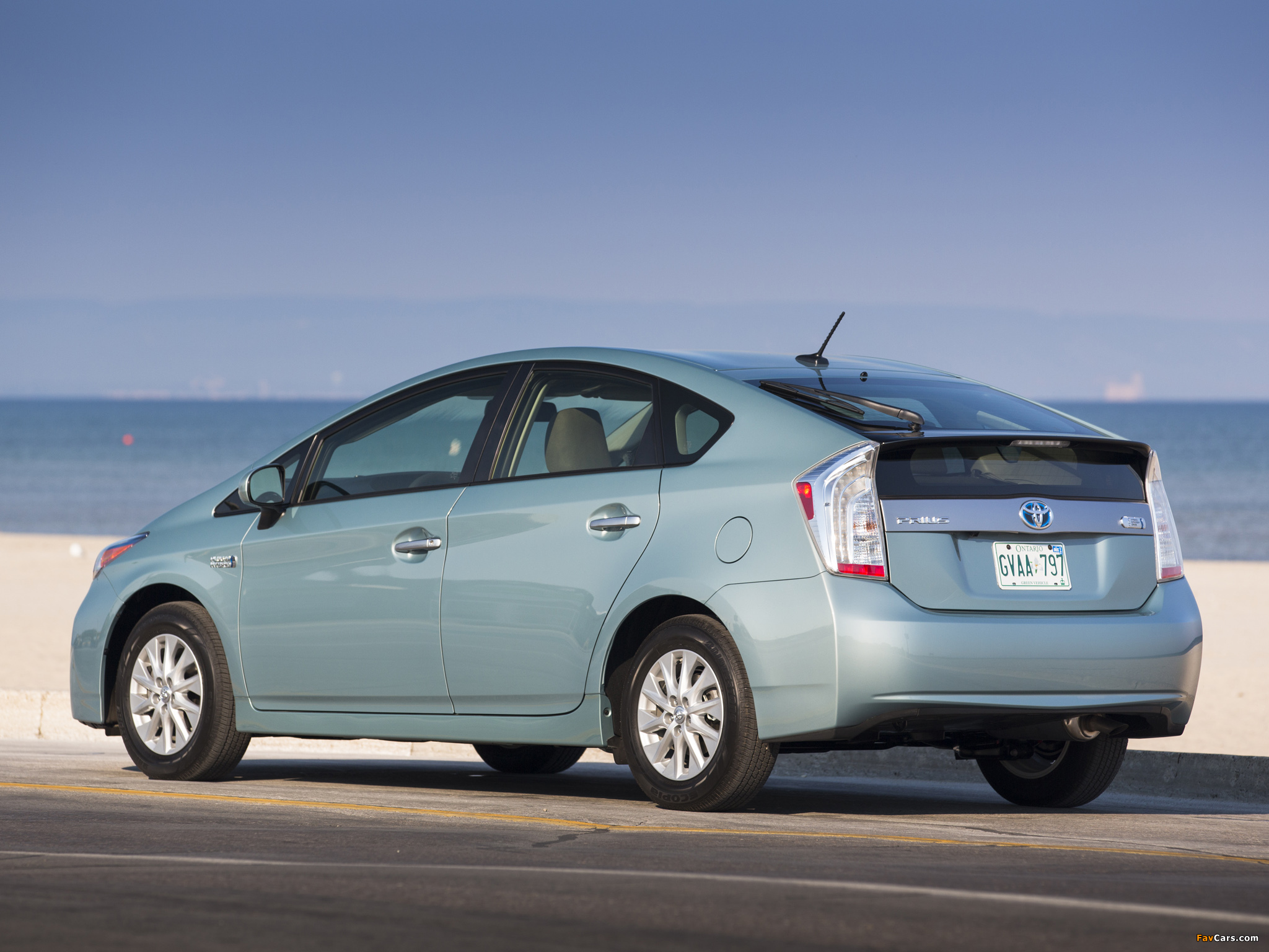 Toyota Prius Plug-In Hybrid US-spec (ZVW35) 2011 wallpapers (2048 x 1536)