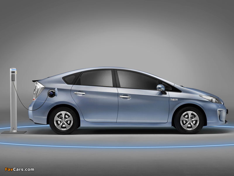 Toyota Prius Plug-In Hybrid (ZVW35) 2011 wallpapers (800 x 600)