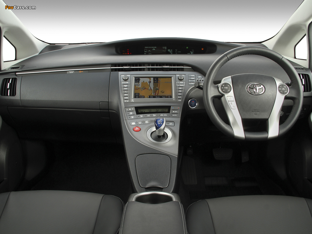 Toyota Prius ZA-spec (ZVW30) 2012 pictures (1024 x 768)