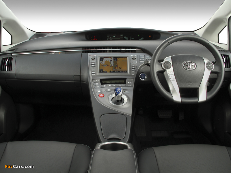 Toyota Prius ZA-spec (ZVW30) 2012 pictures (800 x 600)
