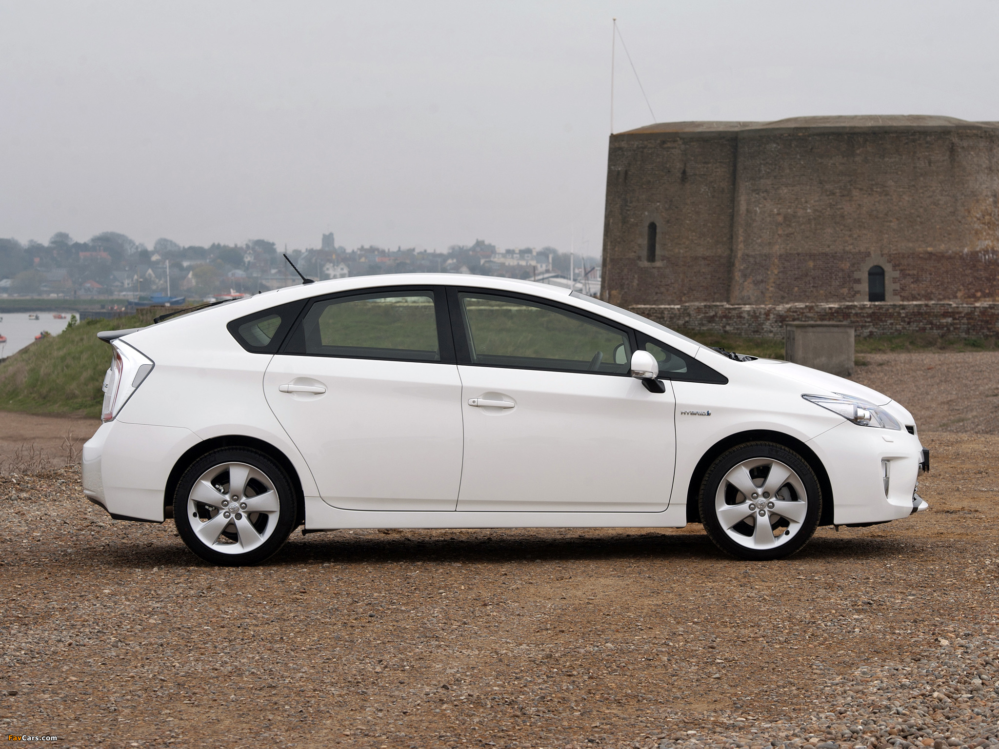Toyota Prius UK-spec (ZVW30) 2012 pictures (2048 x 1536)
