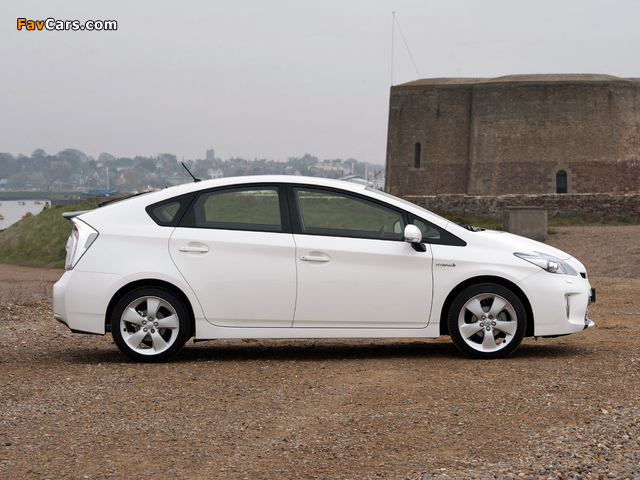 Toyota Prius UK-spec (ZVW30) 2012 pictures (640 x 480)