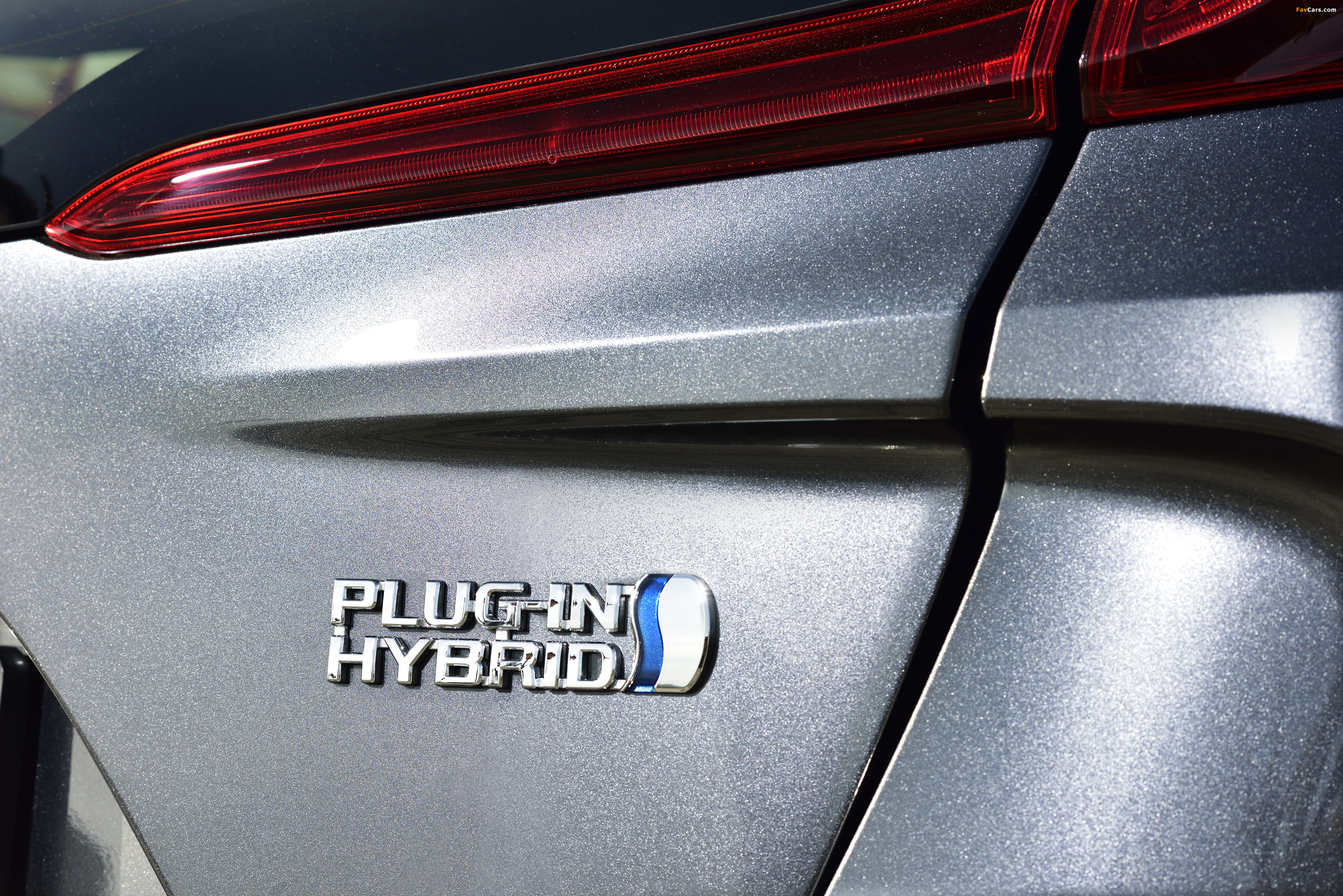 Toyota Prius Plug-in Hybrid 2016 images (3350 x 2236)