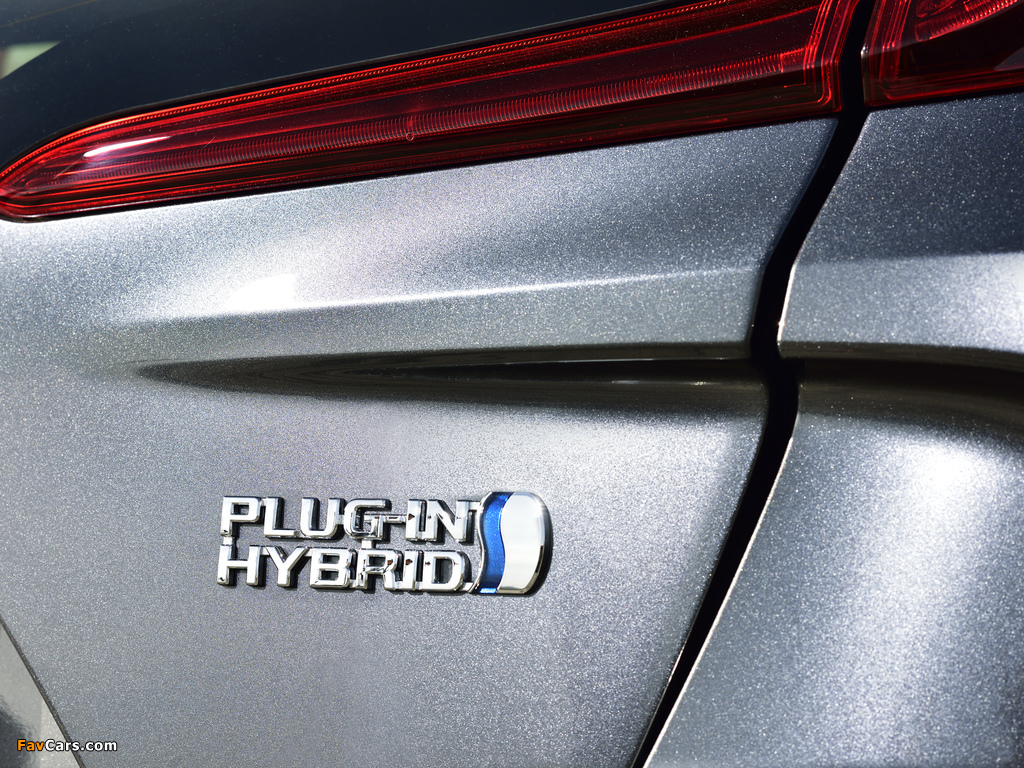 Toyota Prius Plug-in Hybrid 2016 images (1024 x 768)
