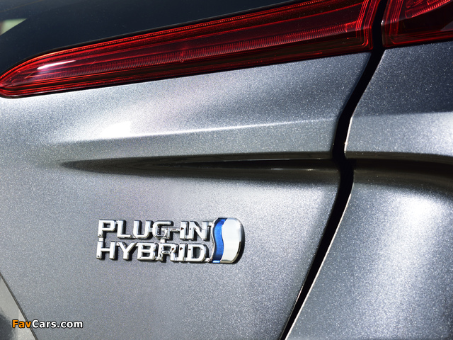 Toyota Prius Plug-in Hybrid 2016 images (640 x 480)