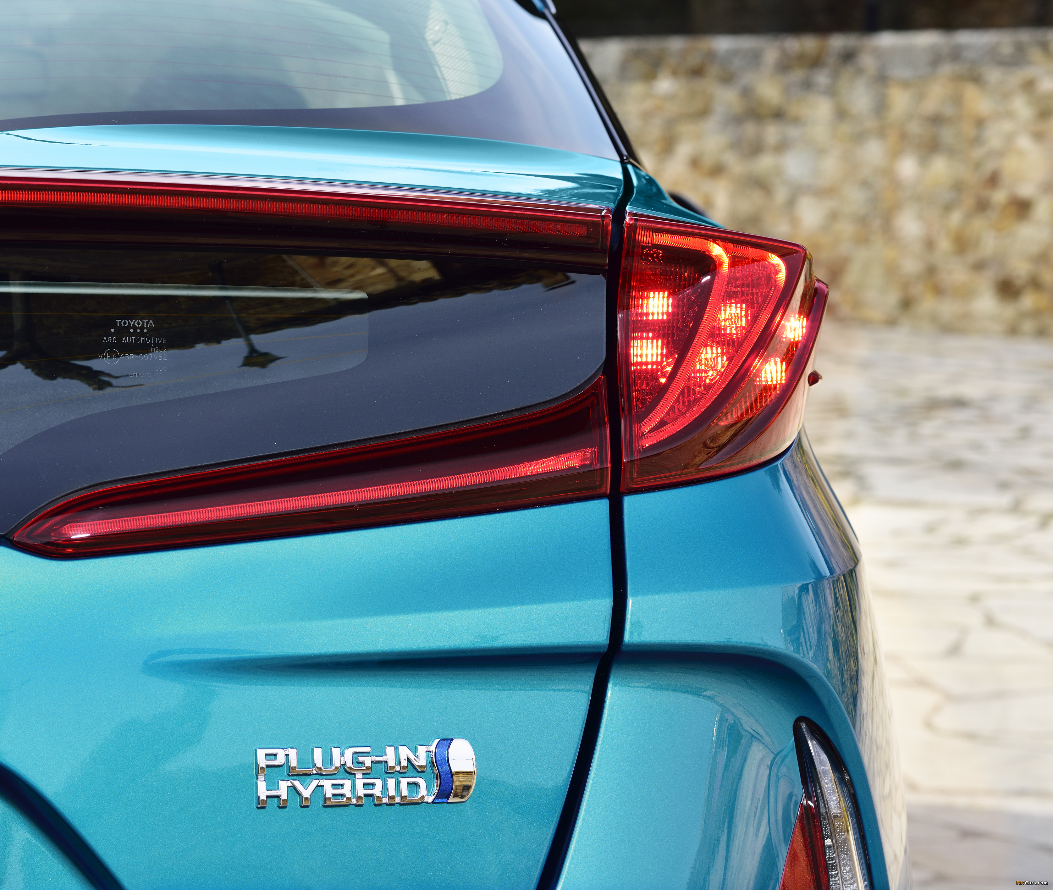 Toyota Prius Plug-in Hybrid 2016 wallpapers (3350 x 2831)