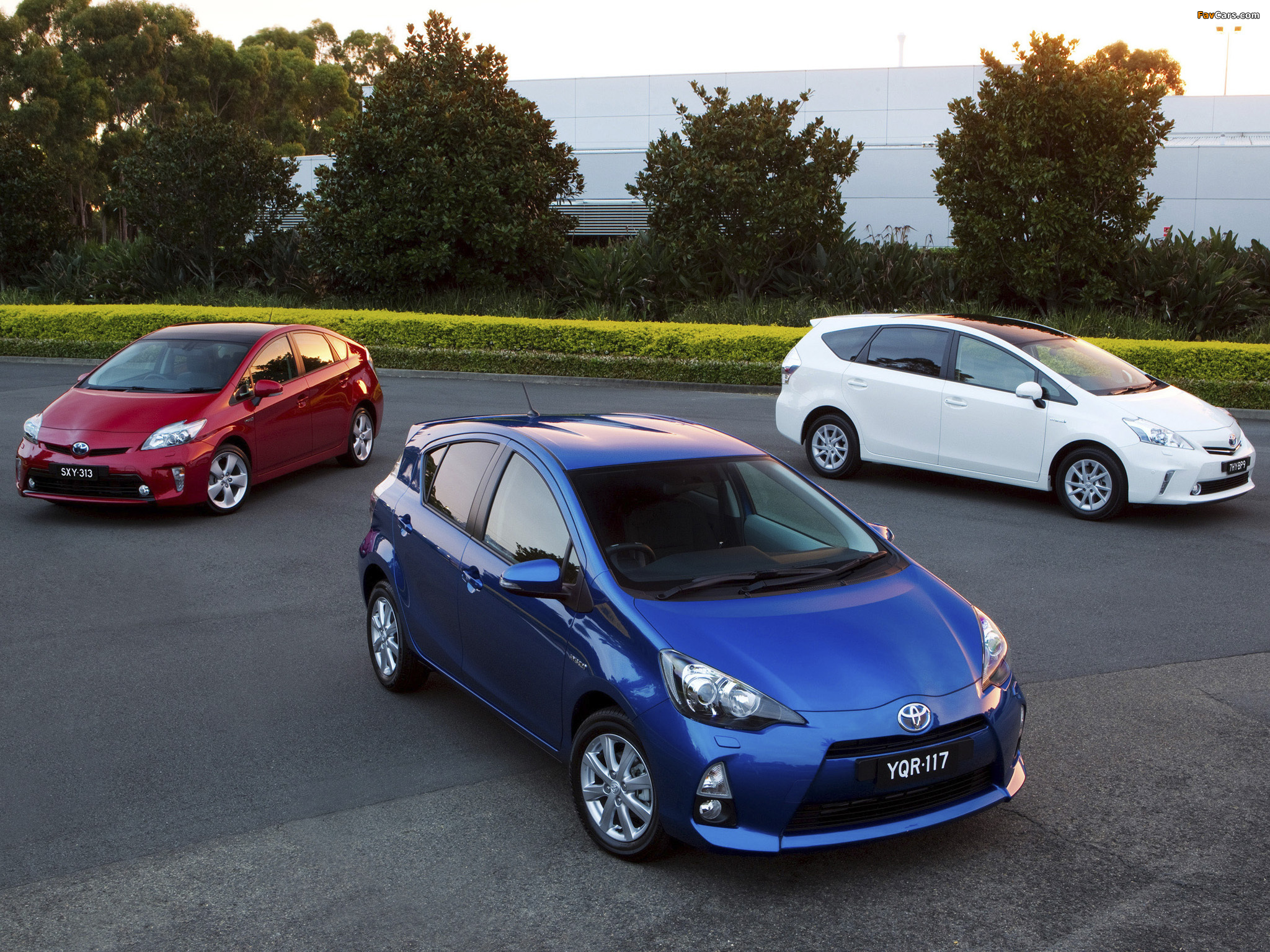Toyota Prius wallpapers (2048 x 1536)