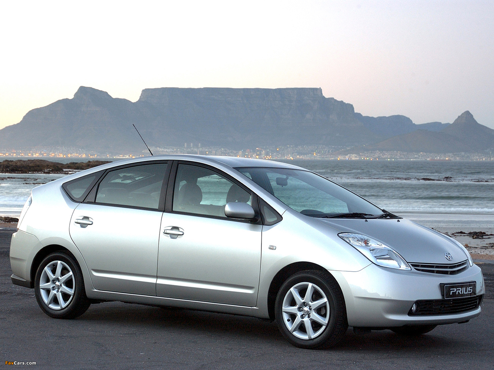 Toyota Prius ZA-spec (NHW20) 2003–09 wallpapers (1600 x 1200)