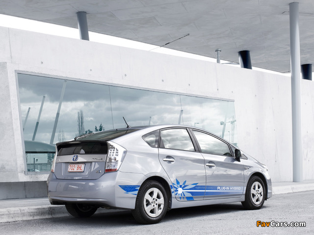 Toyota Prius Plug-In Hybrid Pre-production Test Car EU-spec (ZVW35) 2009–10 wallpapers (640 x 480)