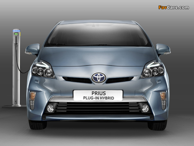 Toyota Prius Plug-In Hybrid (ZVW35) 2011 wallpapers (640 x 480)