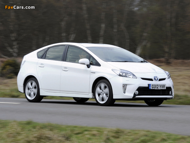 Toyota Prius UK-spec (ZVW30) 2012 wallpapers (640 x 480)