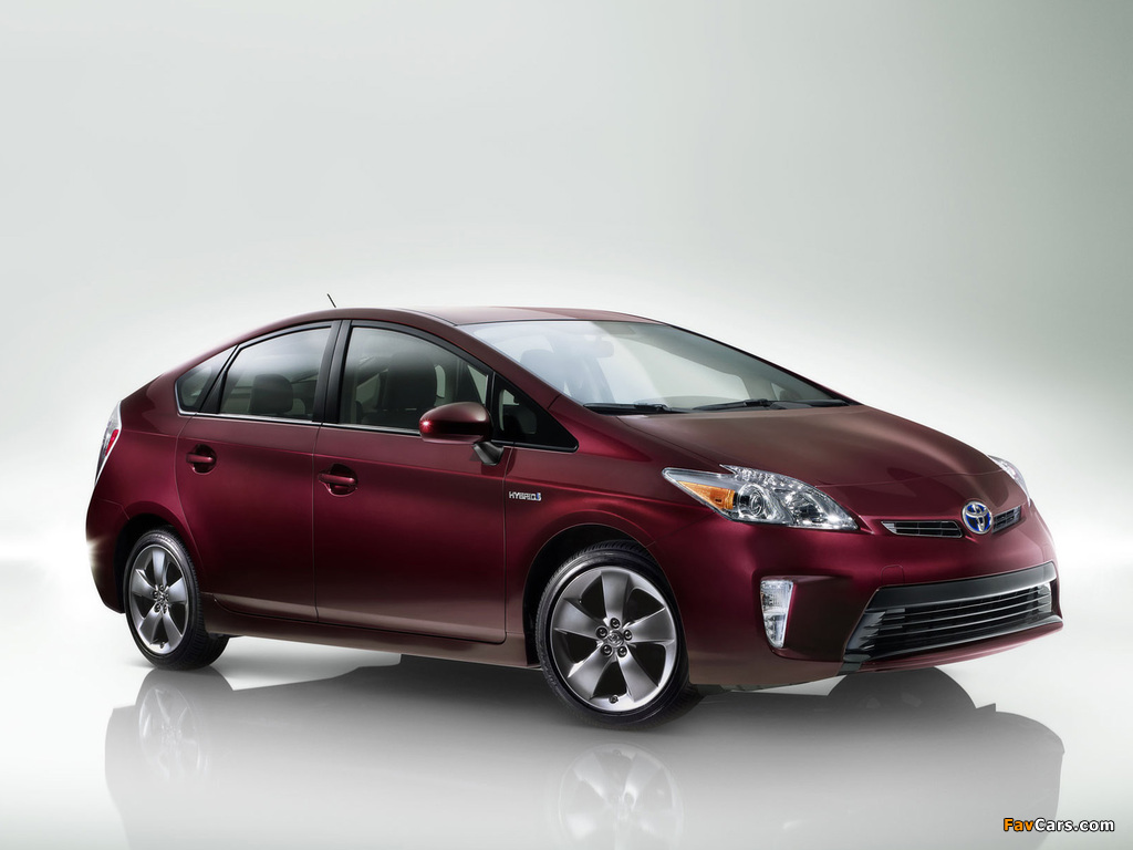 Toyota Prius Persona Edition (ZVW30) 2013 wallpapers (1024 x 768)