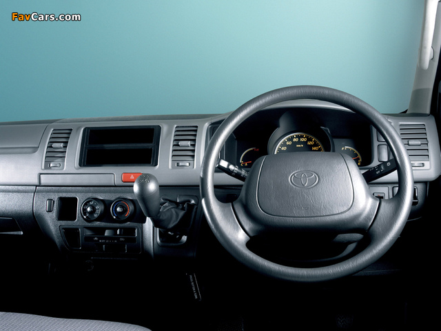 Photos of Toyota Quantum Van 2004 (640 x 480)