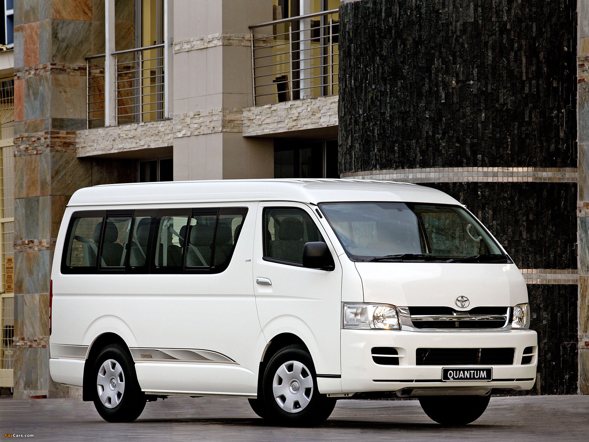 Photos of Toyota Quantum Bus 2004 (2048 x 1536)