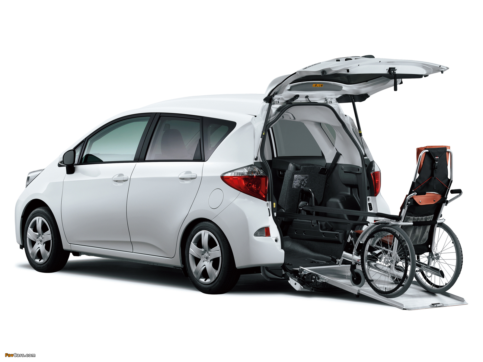 Toyota Ractis (NSP120) 2010 pictures (1600 x 1200)