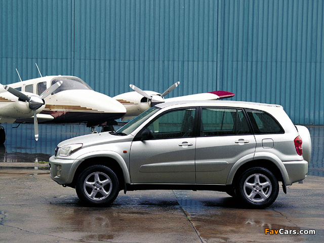 Images of Toyota RAV4 5-door ZA-spec 2000–03 (640 x 480)