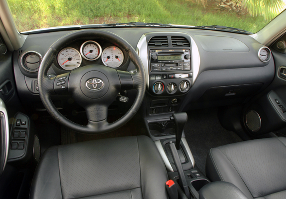 Images of Toyota RAV4 US-spec 2003–05