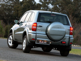 Images of Toyota RAV4 5-door ZA-spec 2003–05