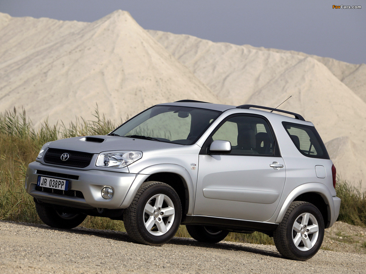 Images of Toyota RAV4 3-door 2003–05 (1280 x 960)