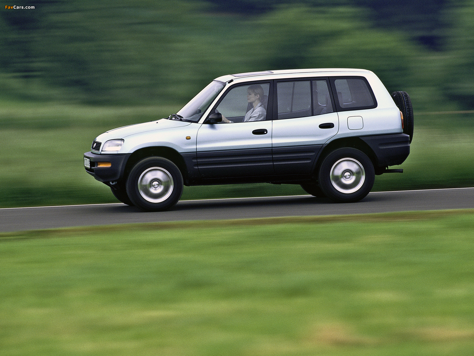 Photos of Toyota RAV4 5-door 1994–97 (1600 x 1200)