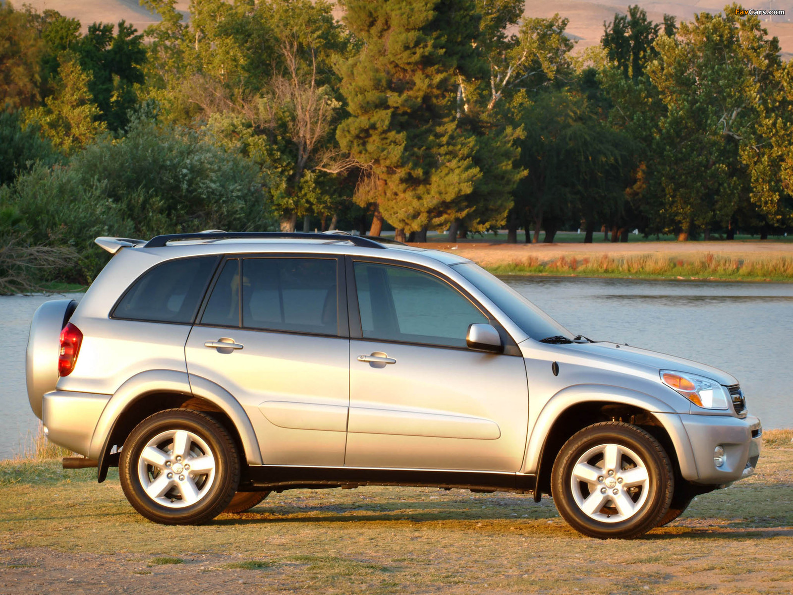 Photos of Toyota RAV4 US-spec 2003–05 (1600 x 1200)