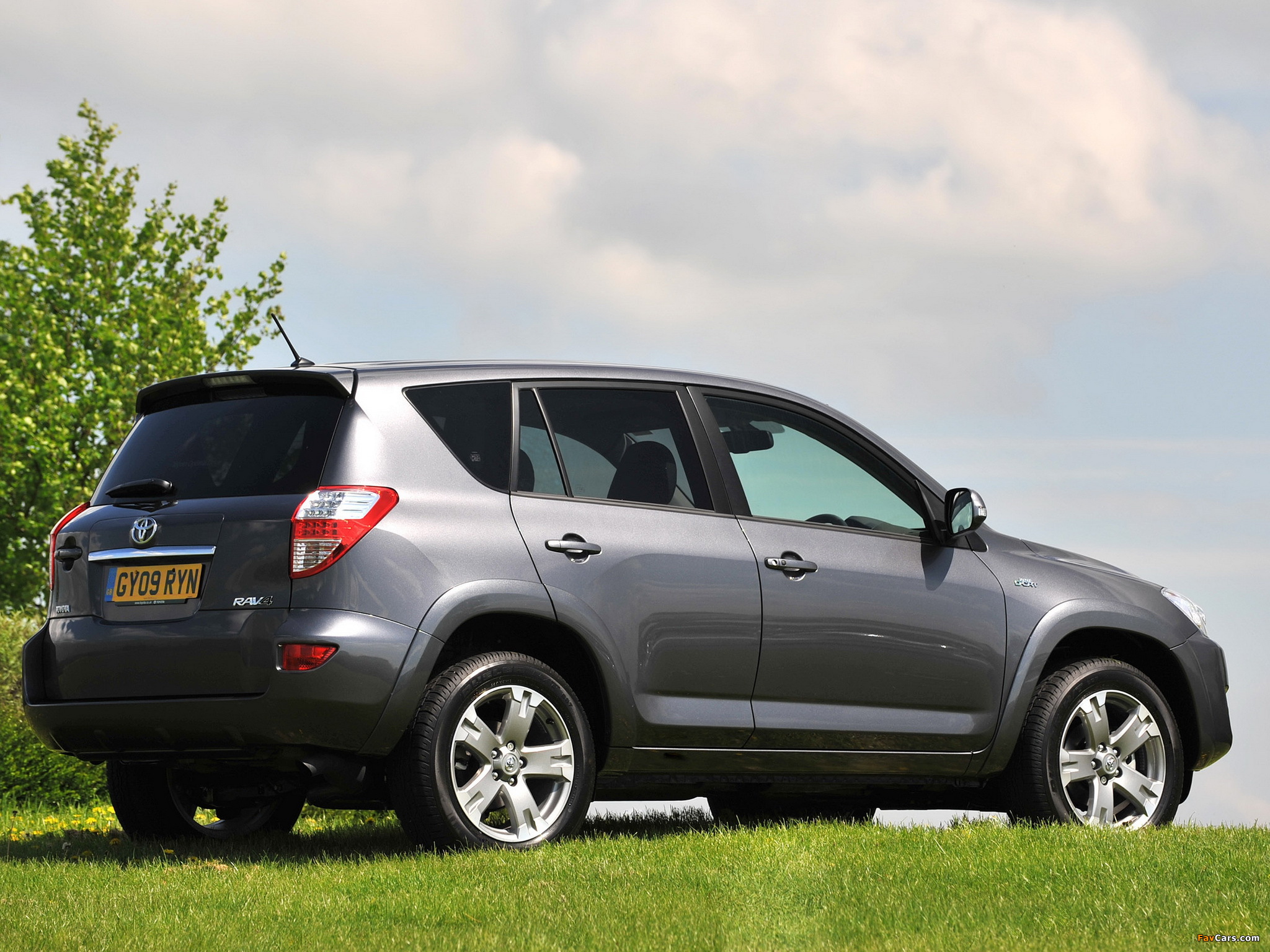 Photos of Toyota RAV4 UK-spec 2008–10 (2048 x 1536)