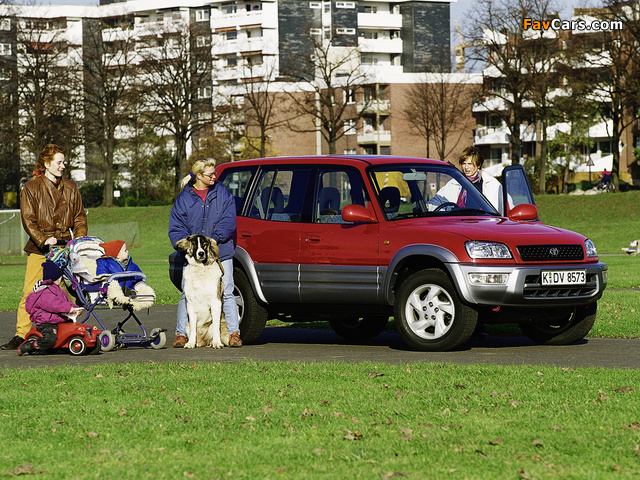 Pictures of Toyota RAV4 5-door 1998–2000 (640 x 480)