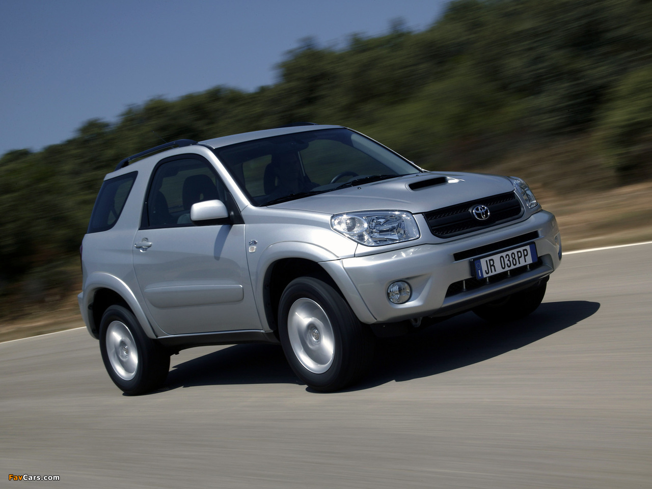 Pictures of Toyota RAV4 3-door 2003–05 (1280 x 960)