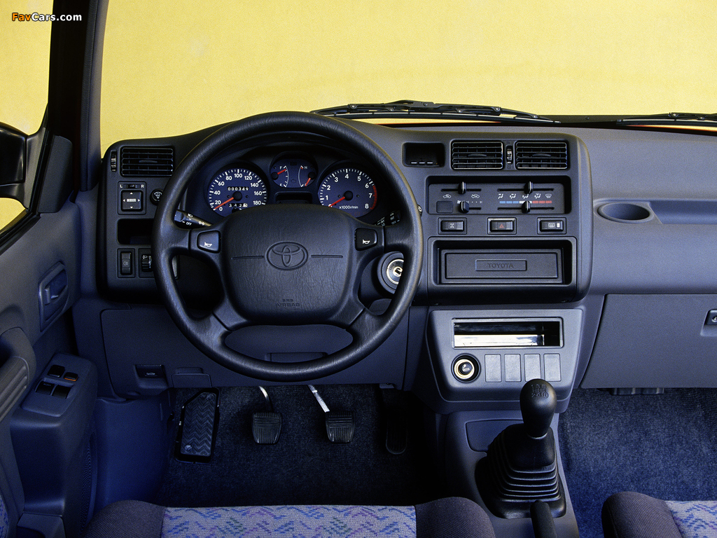 Toyota RAV4 3-door 1994–97 images (1024 x 768)