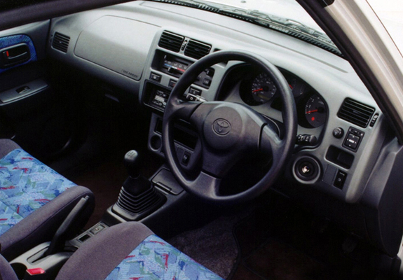 Toyota RAV4 3-door UK-spec 1998–2000 photos