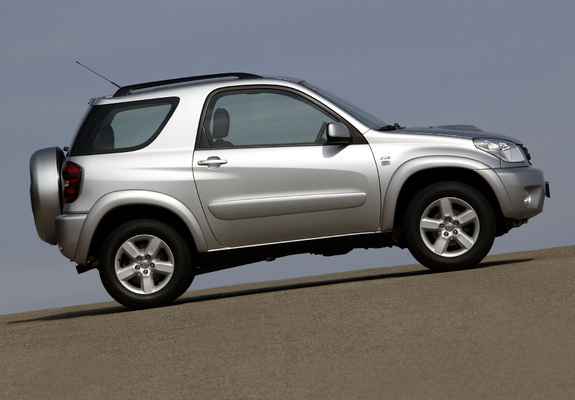 Toyota RAV4 3-door 2003–05 images