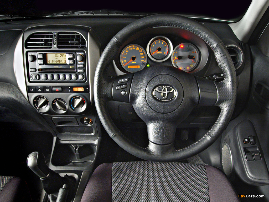 Toyota RAV4 3-door ZA-spec 2003–05 pictures (1024 x 768)