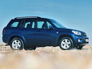 Toyota RAV4 5-door UK-spec 2003–05 pictures
