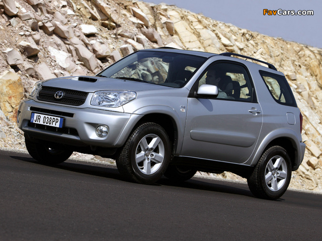 Toyota RAV4 3-door 2003–05 wallpapers (640 x 480)