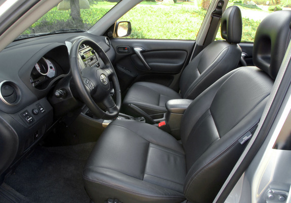 Toyota RAV4 US-spec 2003–05 wallpapers