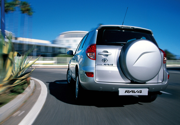 Toyota RAV4 2006–08 images