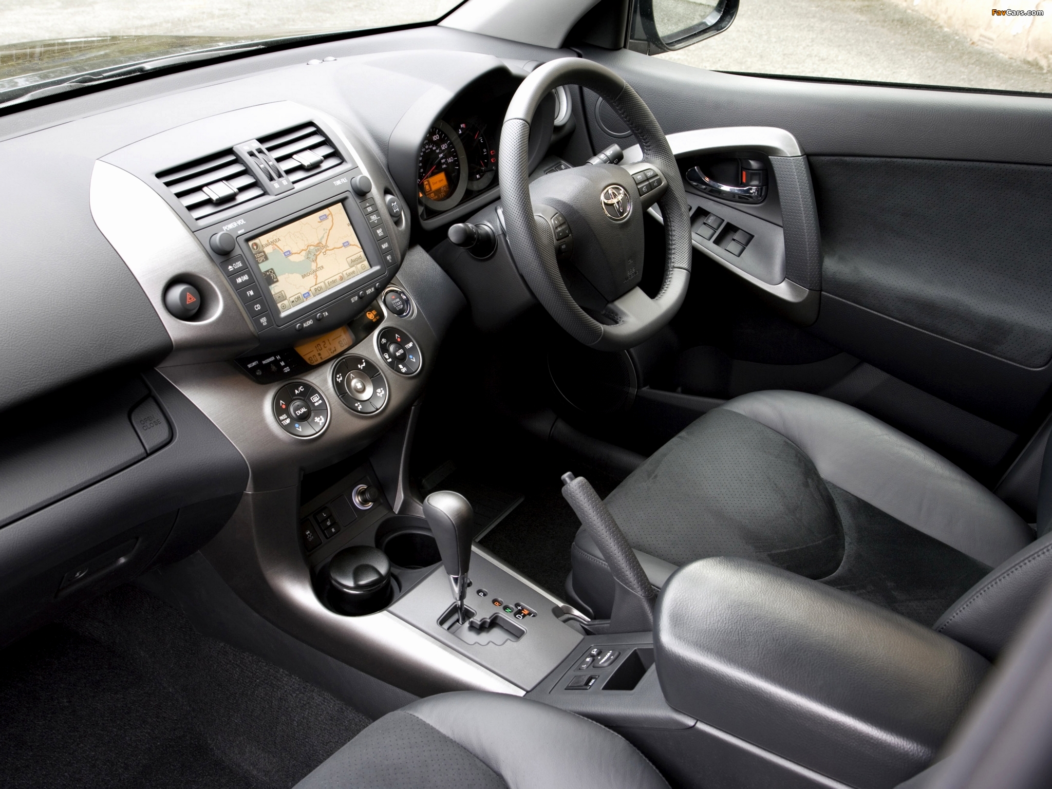 Toyota RAV4 UK-spec 2010 pictures (2048 x 1536)