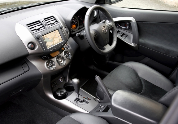 Toyota RAV4 UK-spec 2010 pictures